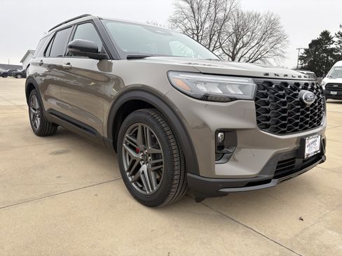 New 2026 Ford Explorer ST image 4