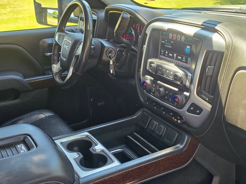 Used 2018 GMC Sierra 1500 SLT w/ SLT Premium Package AWD/4WD image 19