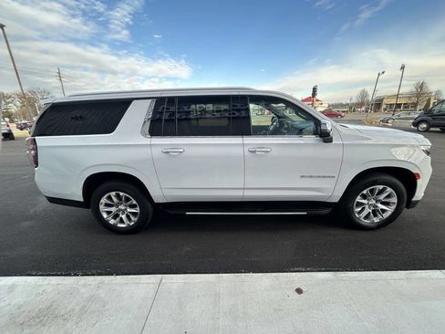 Used 2023 Chevrolet Suburban Premier image 7