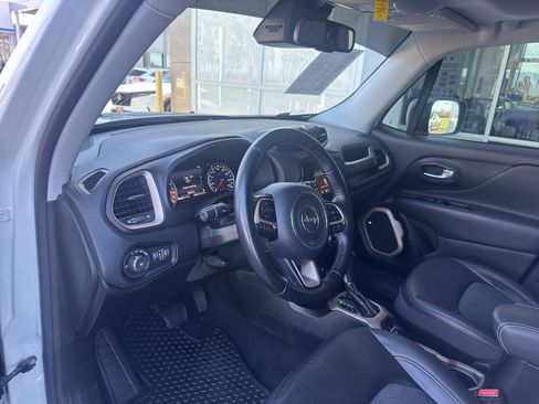 Used 2017 Jeep Renegade Trailhawk image 3