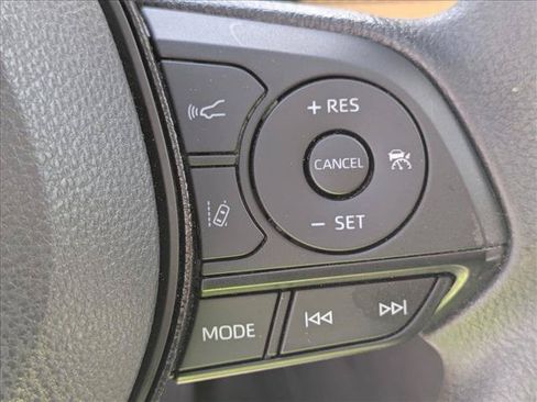 Used 2021 Toyota RAV4 LE FWD image 14