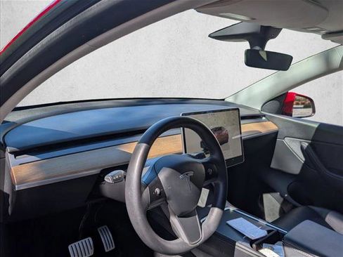 Used 2022 Tesla Model Y Performance image 11