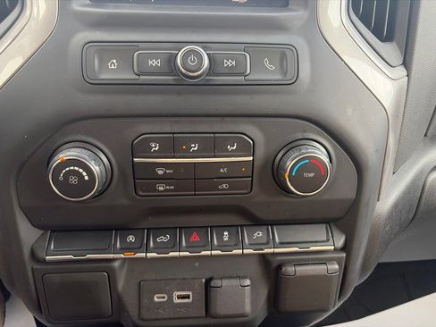 Used 2021 Chevrolet Silverado 1500 Custom AWD/4WD image 19
