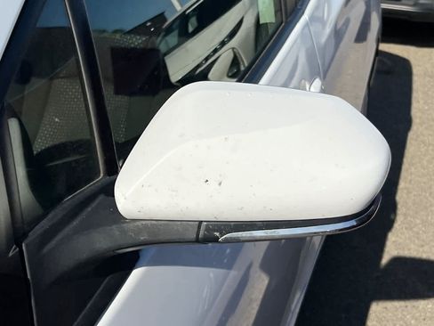 Used 2022 Toyota Prius LE FWD image 9