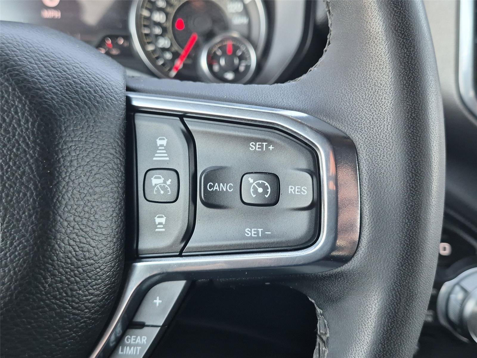 Used 2025 RAM 1500 Laramie AWD/4WD image 21