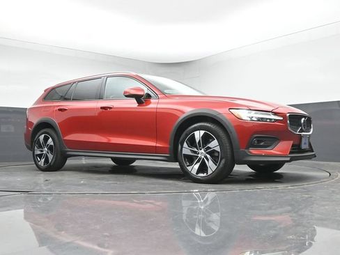 Used 2024 Volvo V60 B5 Cross Country Plus w/ Climate Package AWD/4WD image 10
