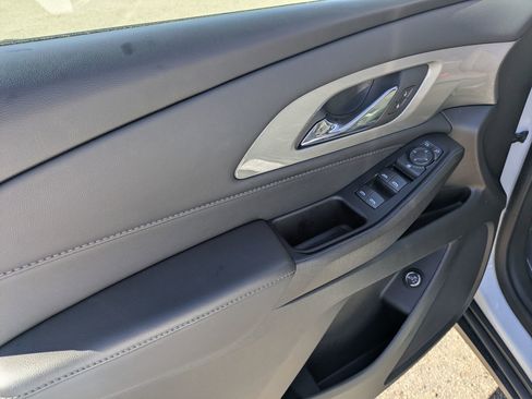 Used 2024 Chevrolet Traverse LT image 13