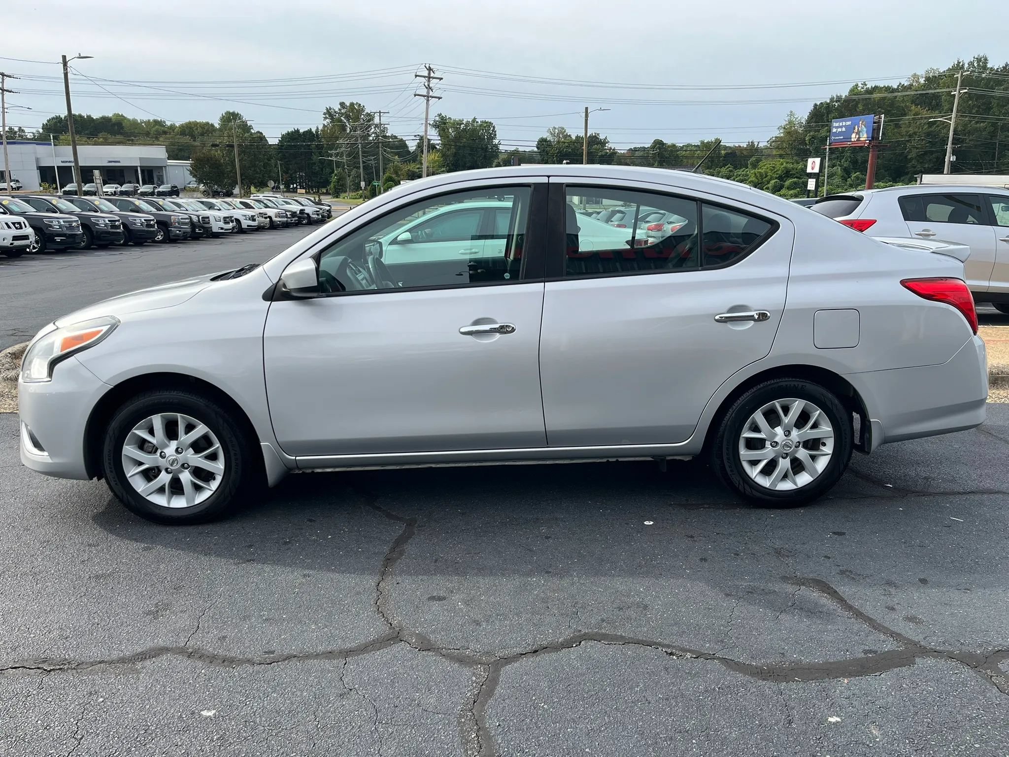 Used 2019 Nissan Versa SV w/ SV Special Edition Package FWD image 4