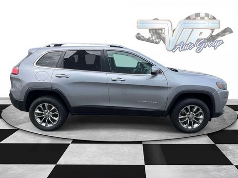 Used 2019 Jeep Cherokee Latitude Plus w/ Comfort/Convenience Group AWD/4WD image 3