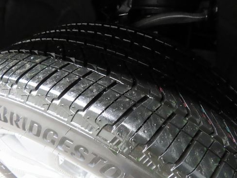 Used 2025 Chevrolet Suburban Premier image 7