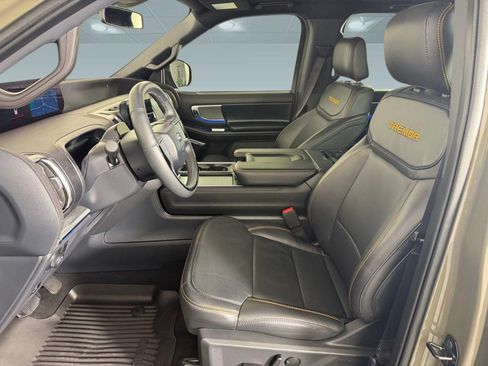 Used 2025 Ford Expedition Tremor AWD/4WD image 5