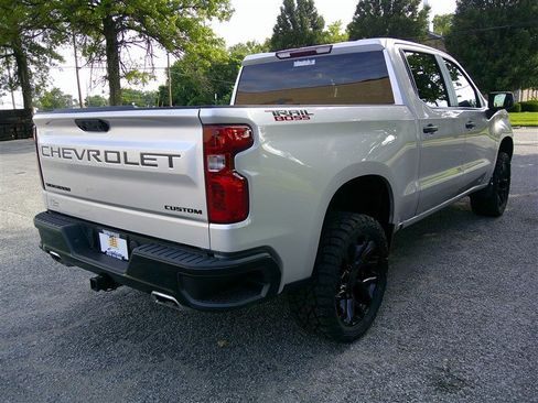 Used 2022 Chevrolet Silverado 1500 Custom Trail Boss w/ LPO, Dark Essentials Package AWD/4WD image 5