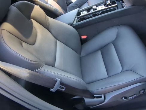 Used 2025 Volvo XC60 B5 Plus image 25