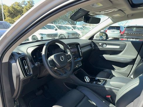 Certified 2025 Volvo XC40 B5 Plus image 10