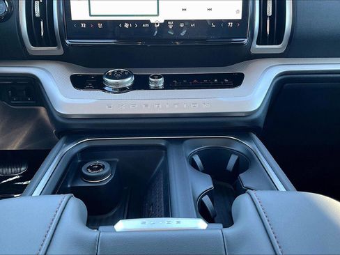 New 2025 Ford Expedition Active image 13