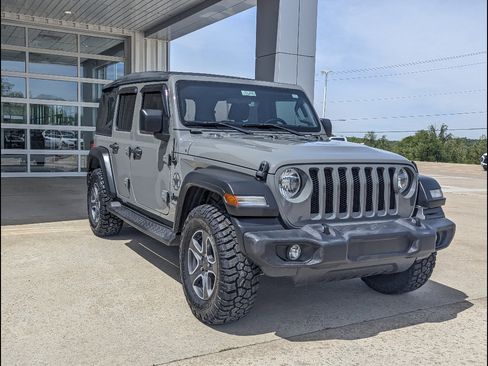 Used 2021 Jeep Wrangler Unlimited Sport AWD/4WD image 5
