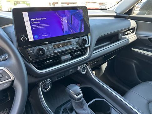 Used 2025 Toyota Grand Highlander FWD image 16