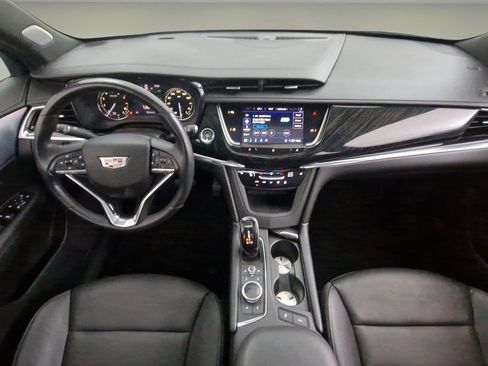Used 2020 Cadillac XT6 Premium Luxury image 9