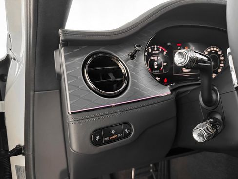 New 2026 Bentley Flying Spur Plug-In Hybrid image 15