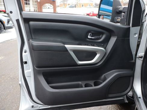 Used 2018 Nissan Titan PRO-4X image 10