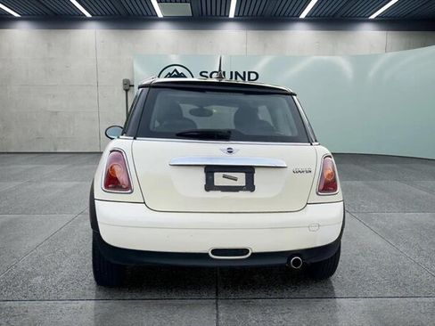 Used 2010 MINI Cooper Hardtop FWD image 4