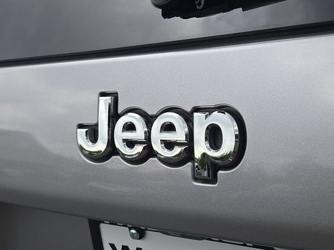 Used 2020 Jeep Cherokee Limited AWD/4WD image 27