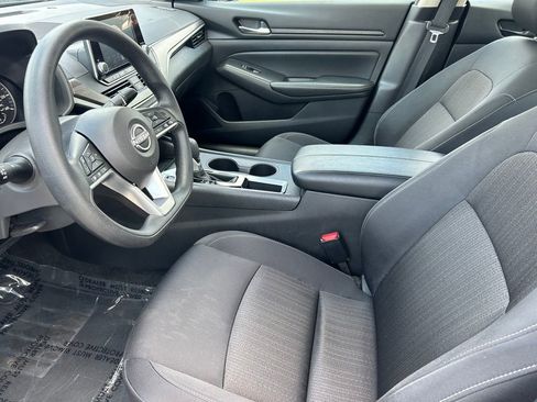 Used 2025 Nissan Altima 2.5 SV FWD image 11