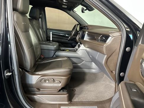 Used 2021 GMC Yukon XL Denali w/ Denali Premium Package image 28