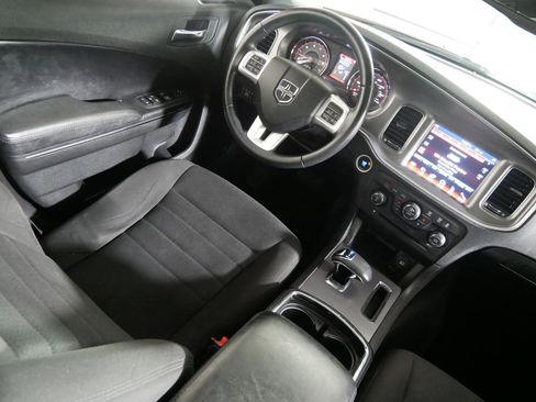 Used 2013 Dodge Charger SXT image 9