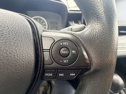 Used 2022 Toyota Corolla LE FWD image 6