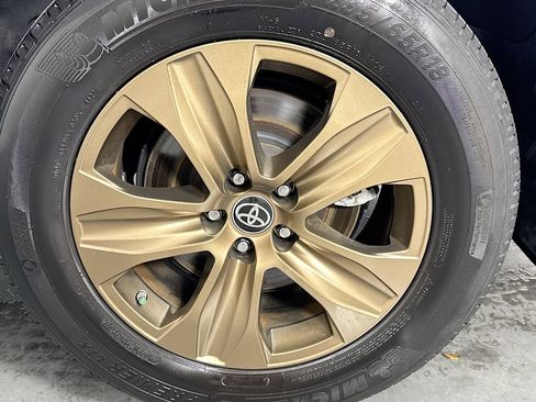 Used 2023 Toyota Highlander Bronze Edition image 35