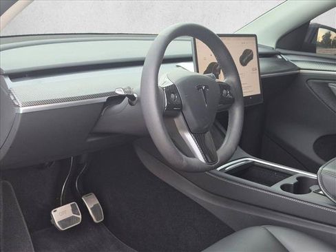 Used 2024 Tesla Model Y Long Range AWD/4WD image 2