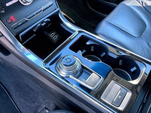 Used 2019 Ford Edge Titanium image 14