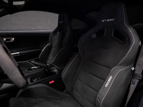 Used 2016 Ford Mustang Shelby GT350 w/ Track Package RWD image 62
