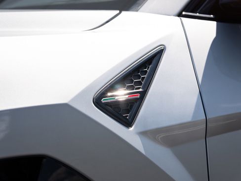 Used 2022 Lamborghini Urus image 22