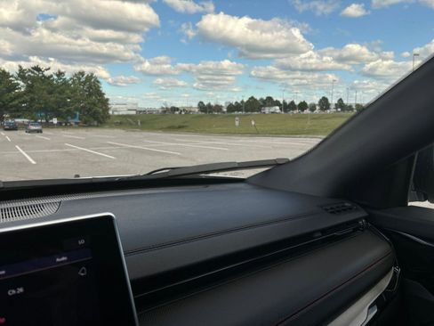 Used 2025 Jeep Compass Trailhawk image 33