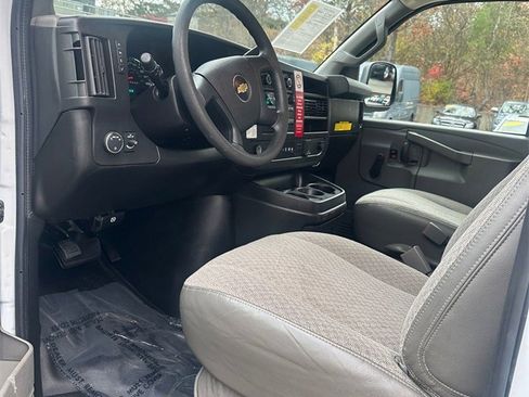 Used 2021 Chevrolet Express 3500 image 8