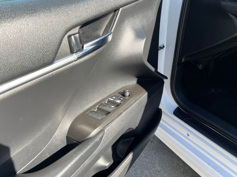 Used 2022 Toyota Camry SE image 12