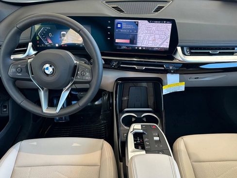 Used 2025 BMW X1 xDrive28i w/ Convenience Package AWD/4WD image 4