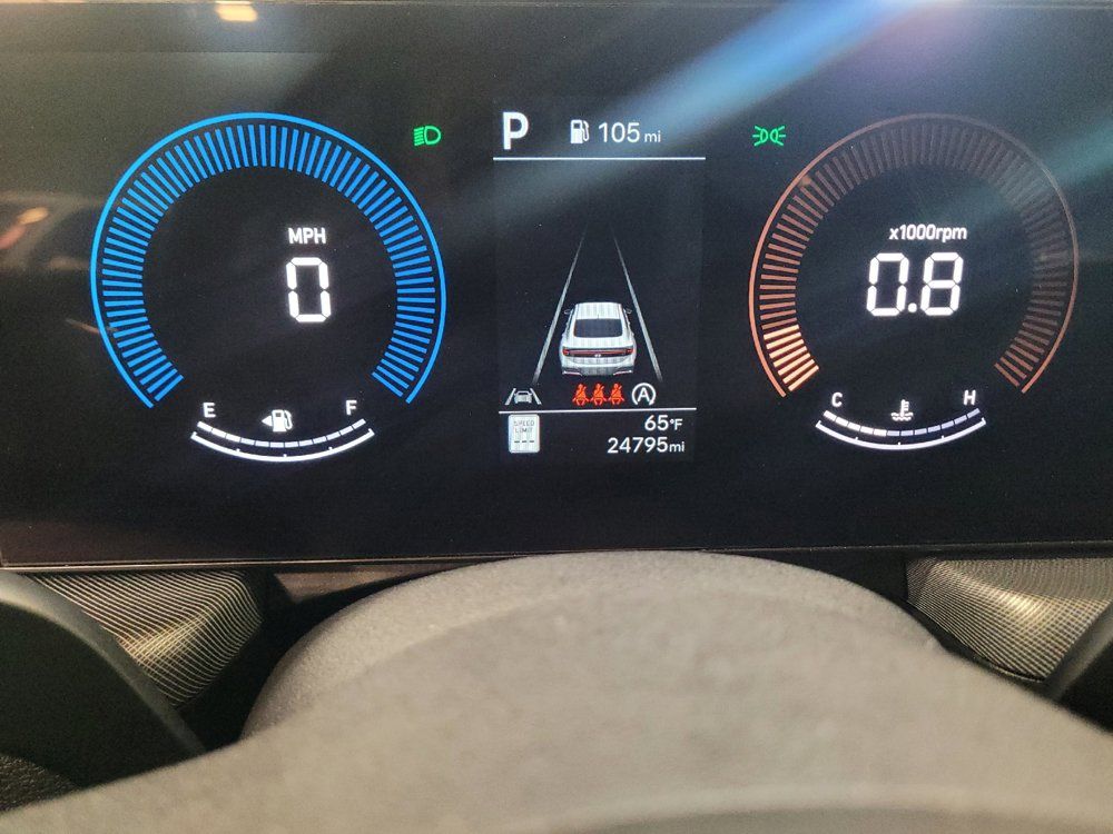 Used 2025 Hyundai Sonata SE FWD image 23