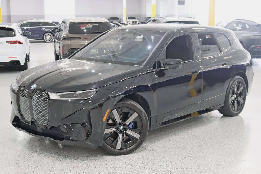 Used 2025 BMW iX xDrive50 w/ Premium Package AWD/4WD image 7