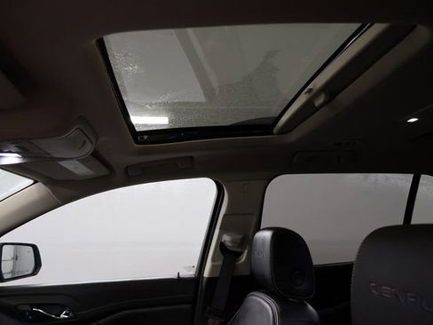 Used 2023 GMC Acadia Denali w/ Denali Ultimate Package image 21