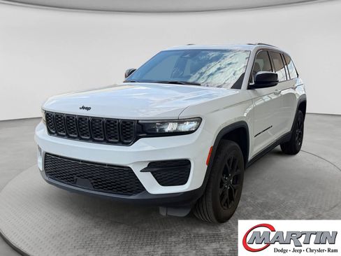 Used 2024 Jeep Grand Cherokee Altitude AWD/4WD image 1