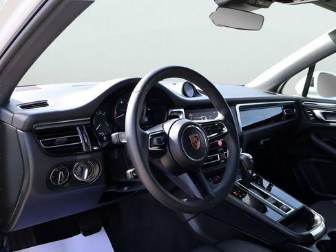 Used 2025 Porsche Macan AWD/4WD image 4