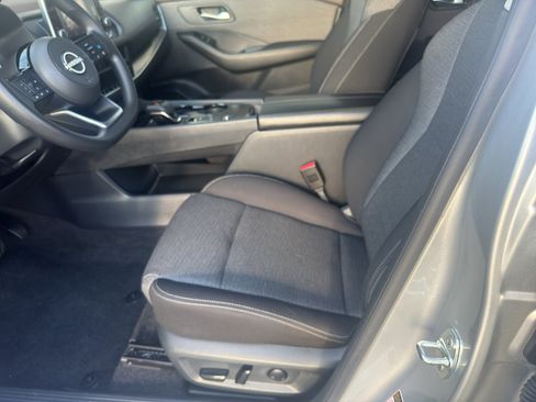 Used 2023 Nissan Rogue SV image 5