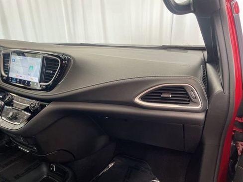 New 2026 Chrysler Pacifica Select image 30