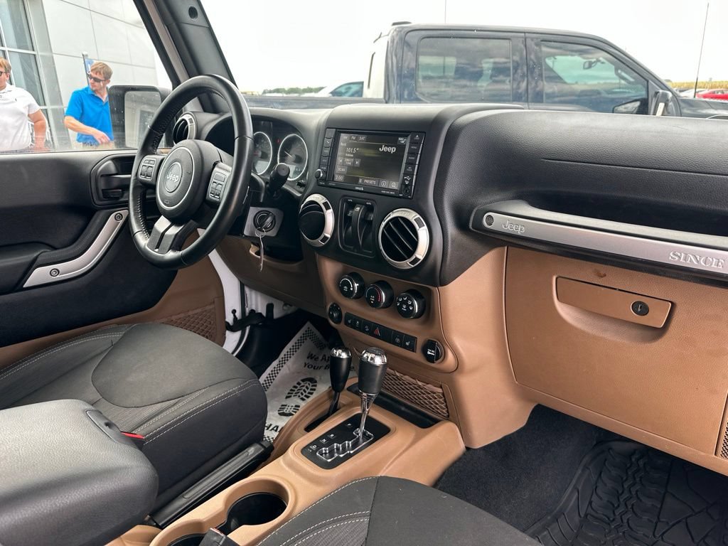 Used 2017 Jeep Wrangler Rubicon w/ Connectivity Group AWD/4WD image 29