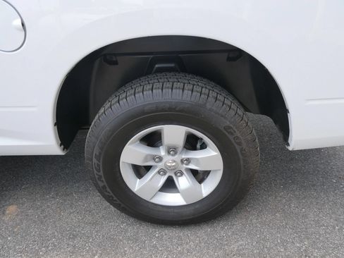 Used 2019 RAM 1500 Classic SLT AWD/4WD image 30
