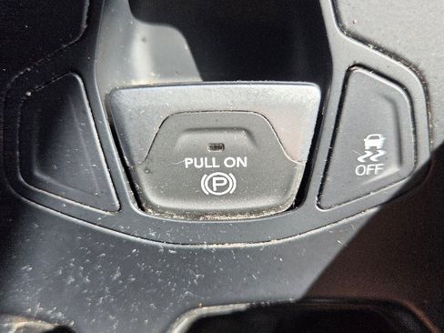 Used 2018 Jeep Renegade Altitude w/ Popular Equipment Group image 27