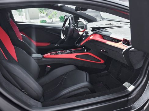 Used 2025 Lamborghini Revuelto image 34